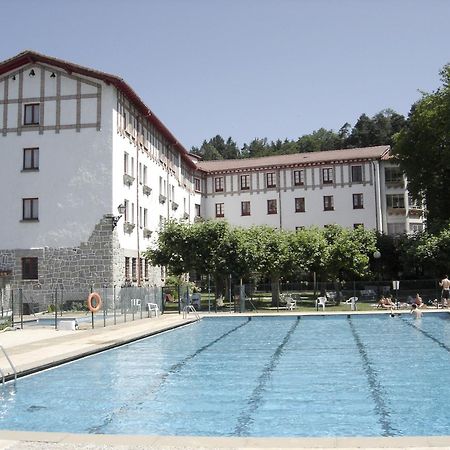 לקומברי Hostal Ayestaran I מראה חיצוני תמונה