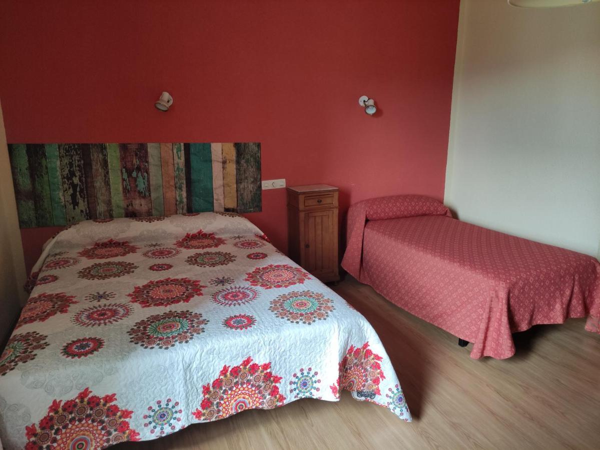 לקומברי Hostal Ayestaran I מראה חיצוני תמונה