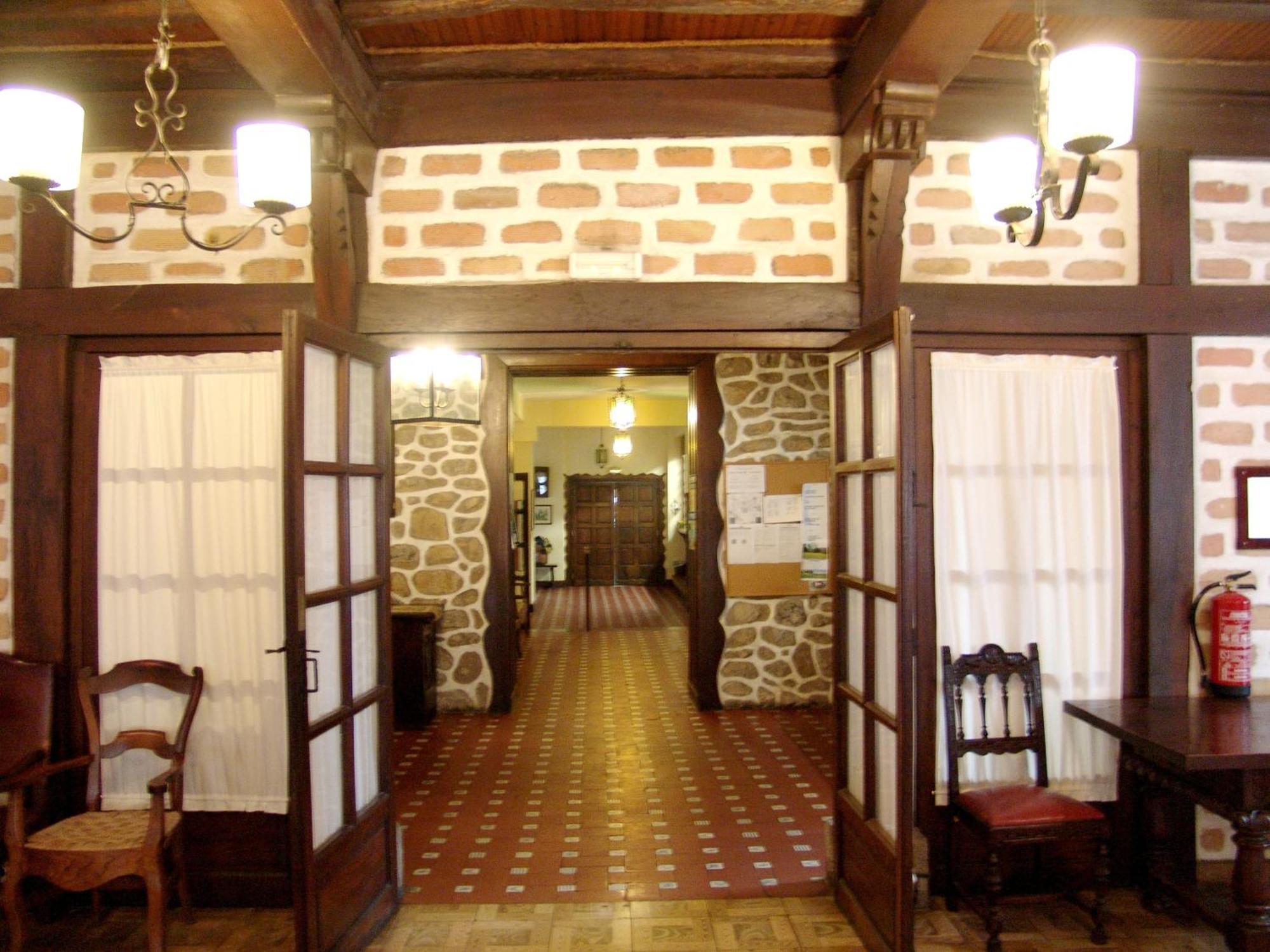 לקומברי Hostal Ayestaran I מראה חיצוני תמונה