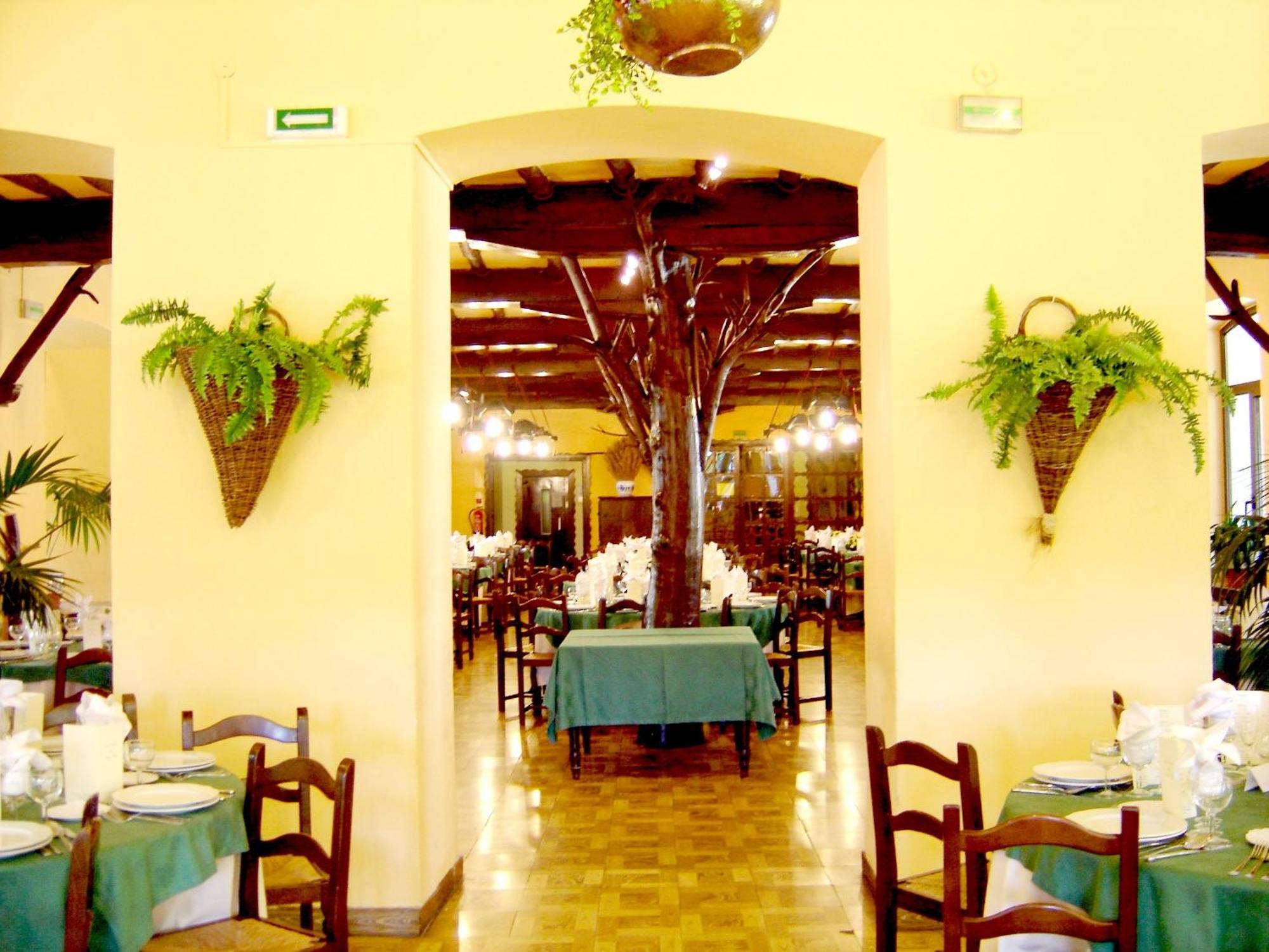 לקומברי Hostal Ayestaran I מראה חיצוני תמונה