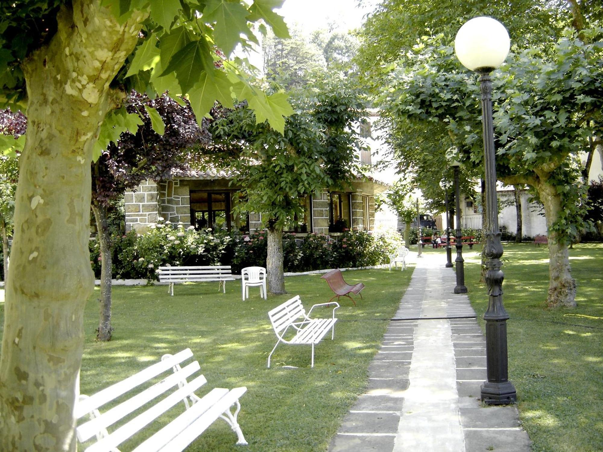 לקומברי Hostal Ayestaran I מראה חיצוני תמונה