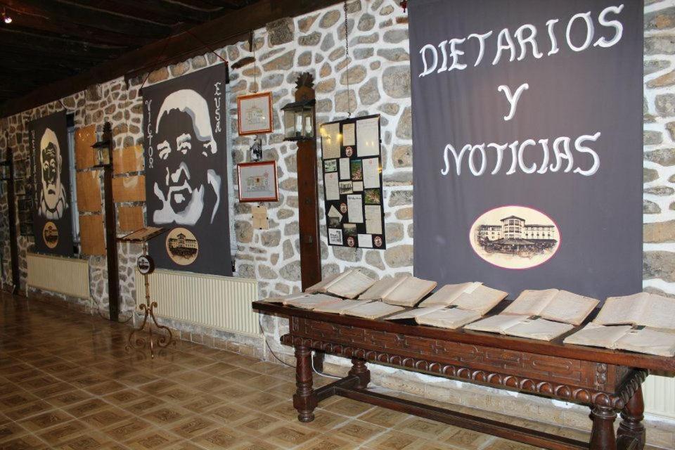 לקומברי Hostal Ayestaran I מראה חיצוני תמונה