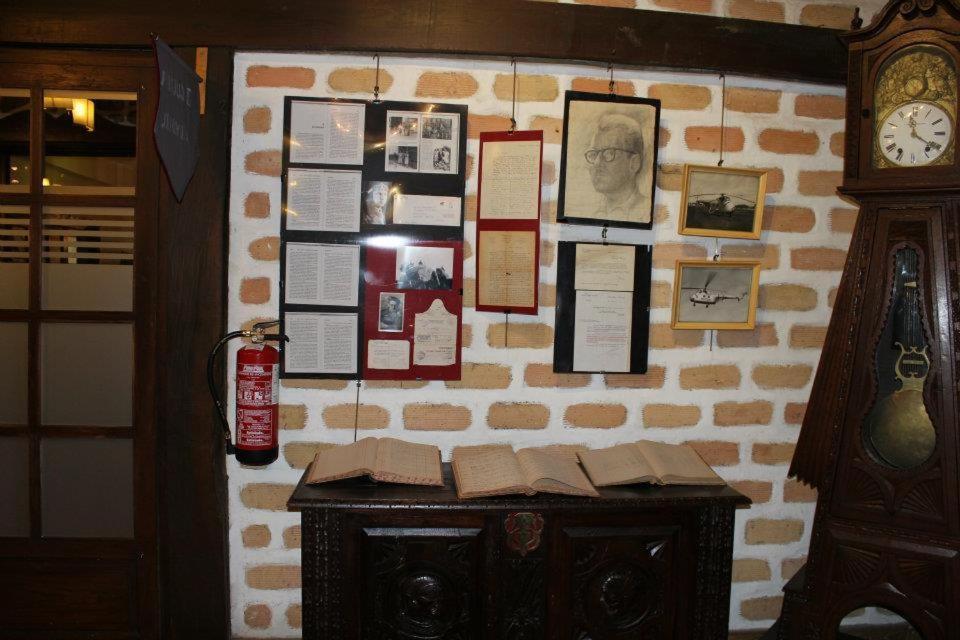 לקומברי Hostal Ayestaran I מראה חיצוני תמונה