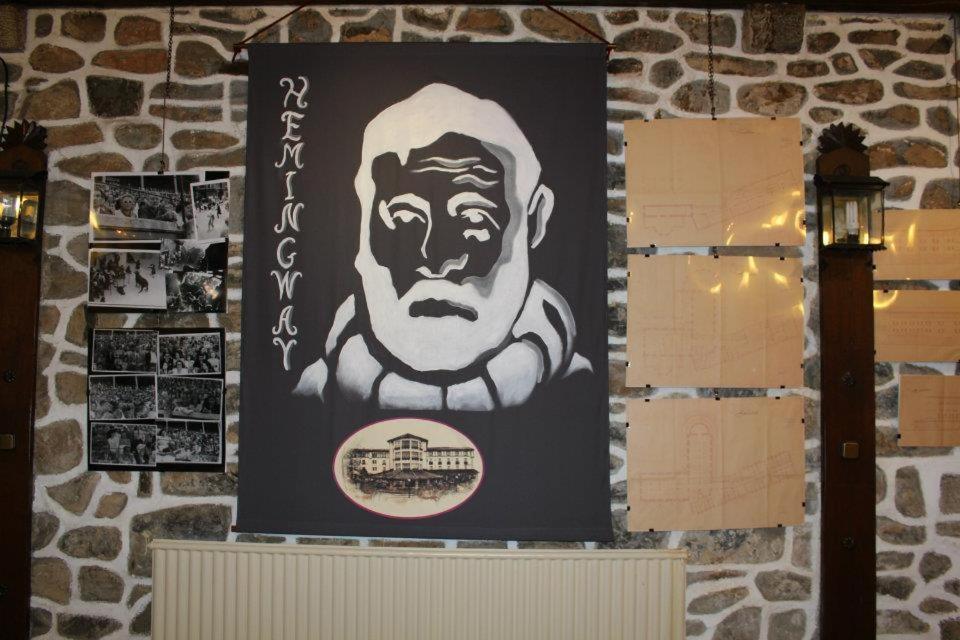 לקומברי Hostal Ayestaran I מראה חיצוני תמונה