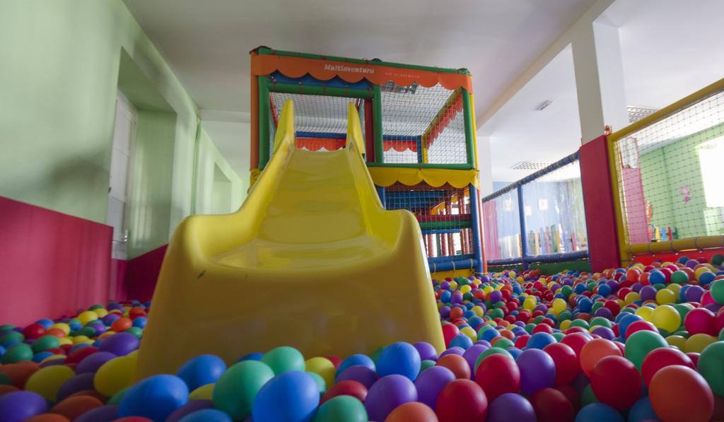 לקומברי Hostal Ayestaran I מראה חיצוני תמונה
