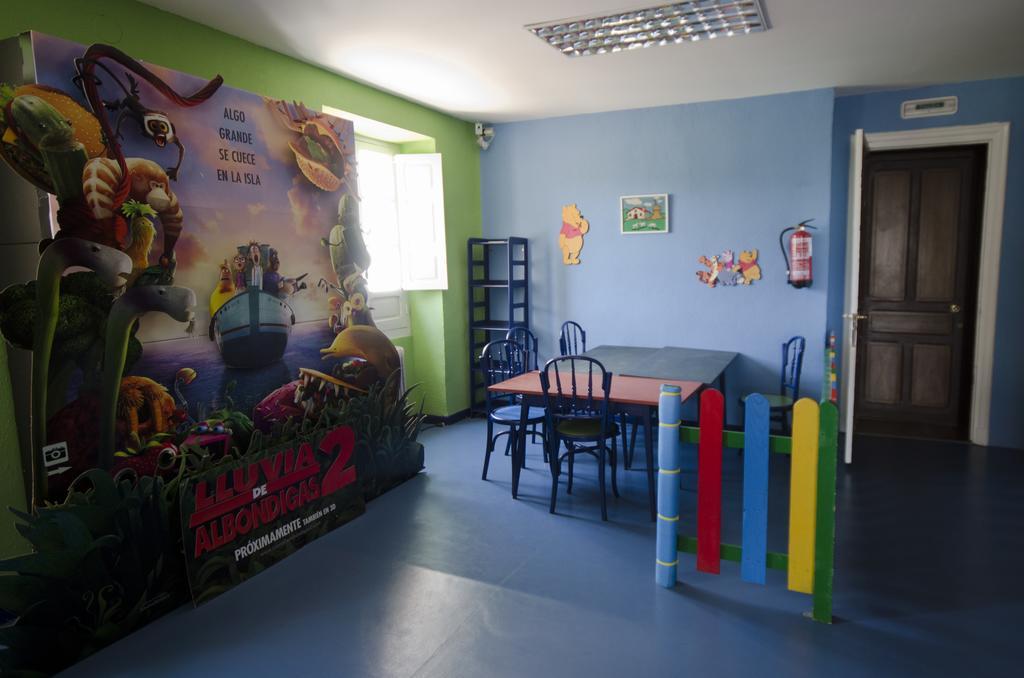 לקומברי Hostal Ayestaran I מראה חיצוני תמונה