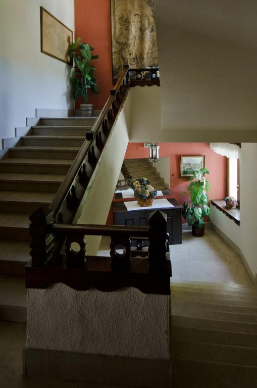 לקומברי Hostal Ayestaran I מראה חיצוני תמונה