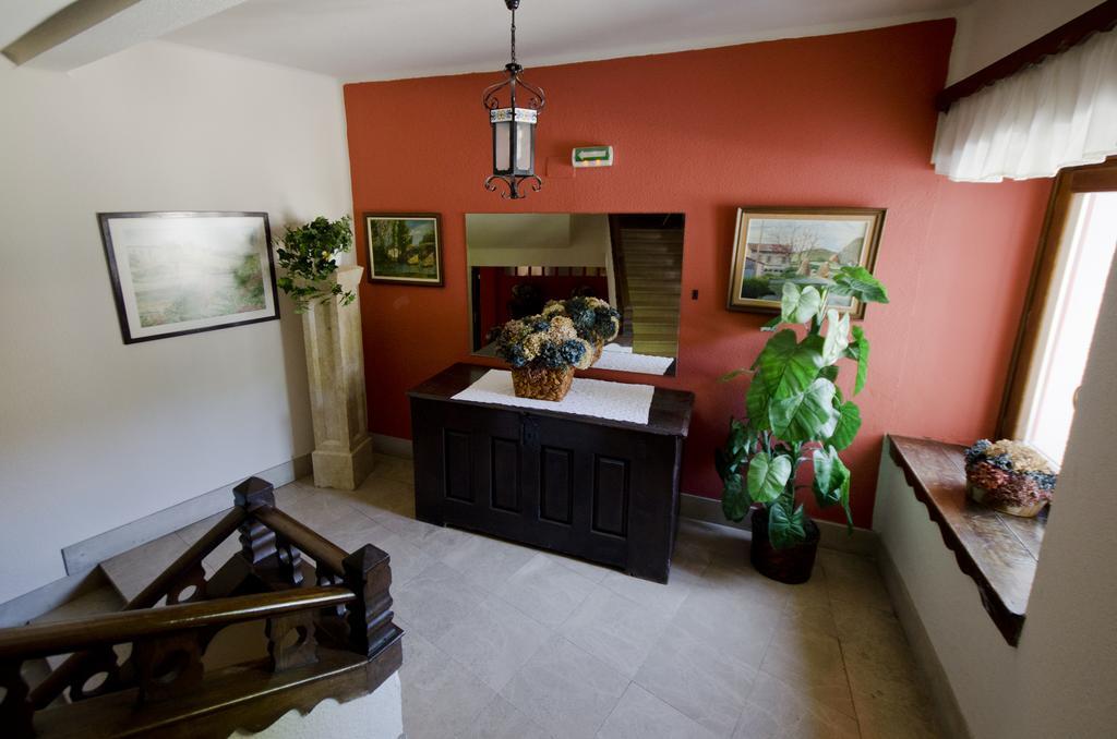 לקומברי Hostal Ayestaran I מראה חיצוני תמונה