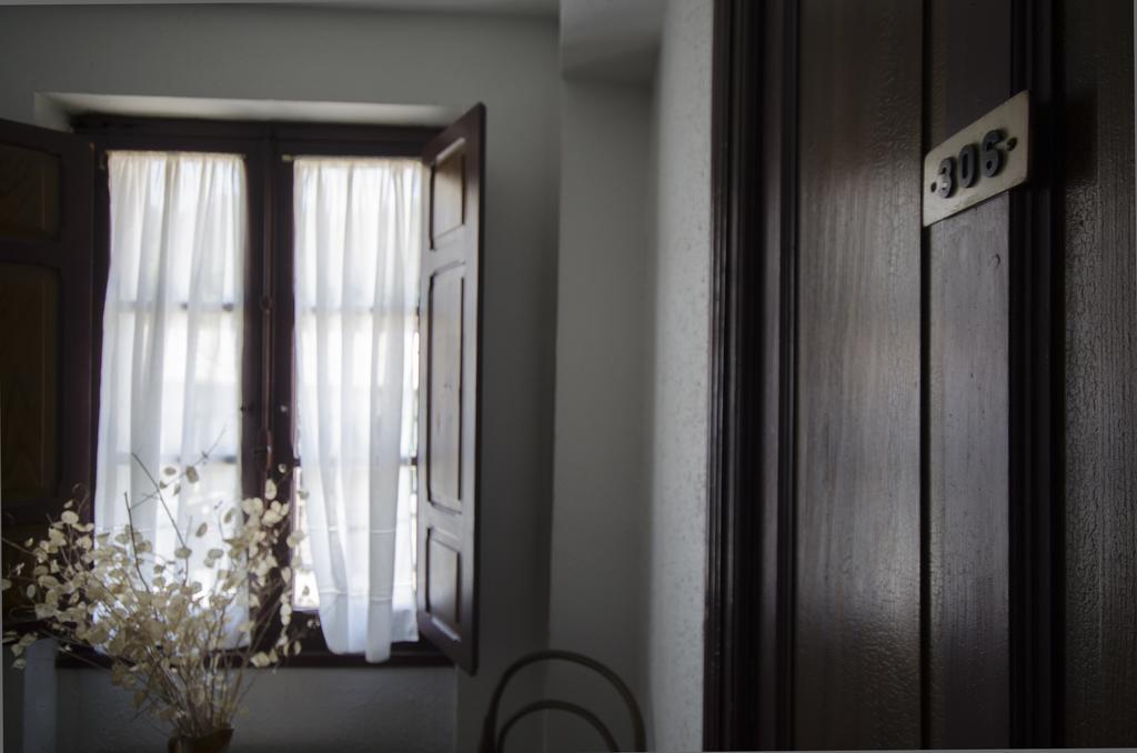 לקומברי Hostal Ayestaran I מראה חיצוני תמונה