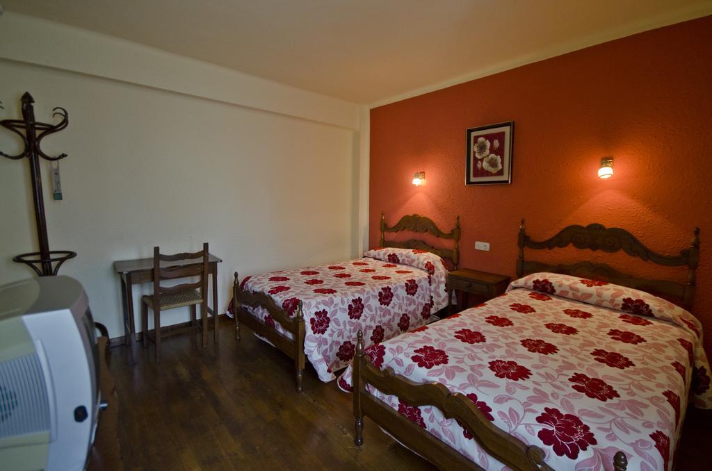 לקומברי Hostal Ayestaran I מראה חיצוני תמונה