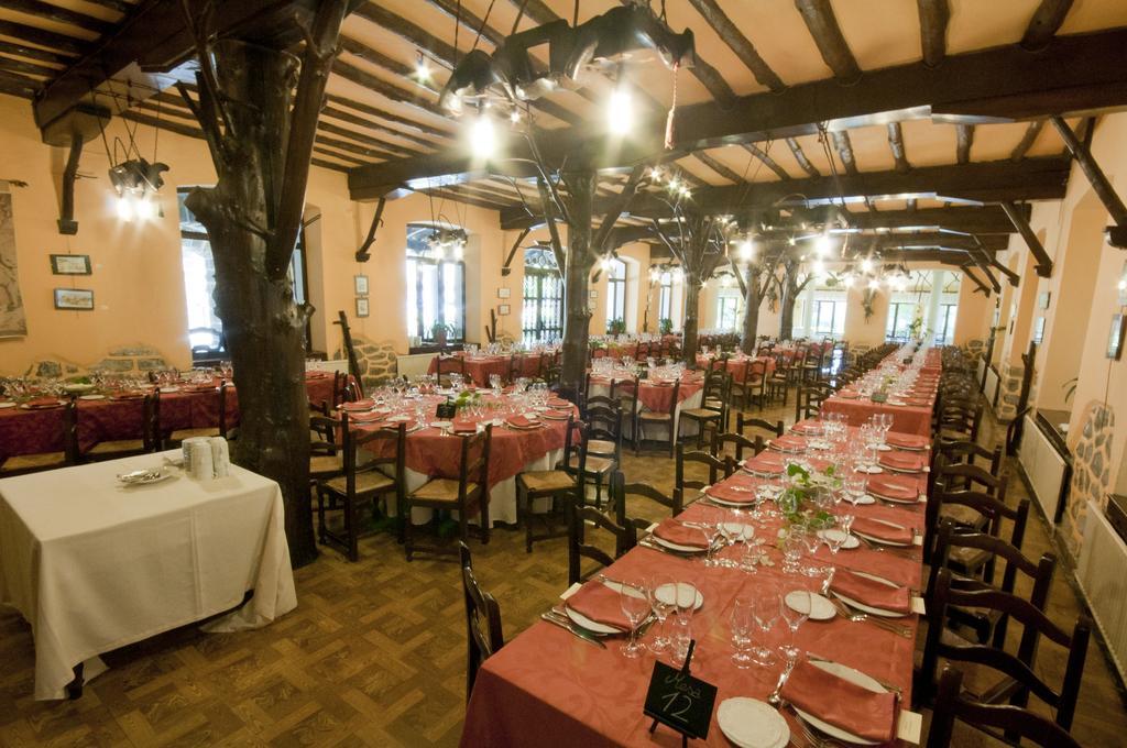 לקומברי Hostal Ayestaran I מראה חיצוני תמונה
