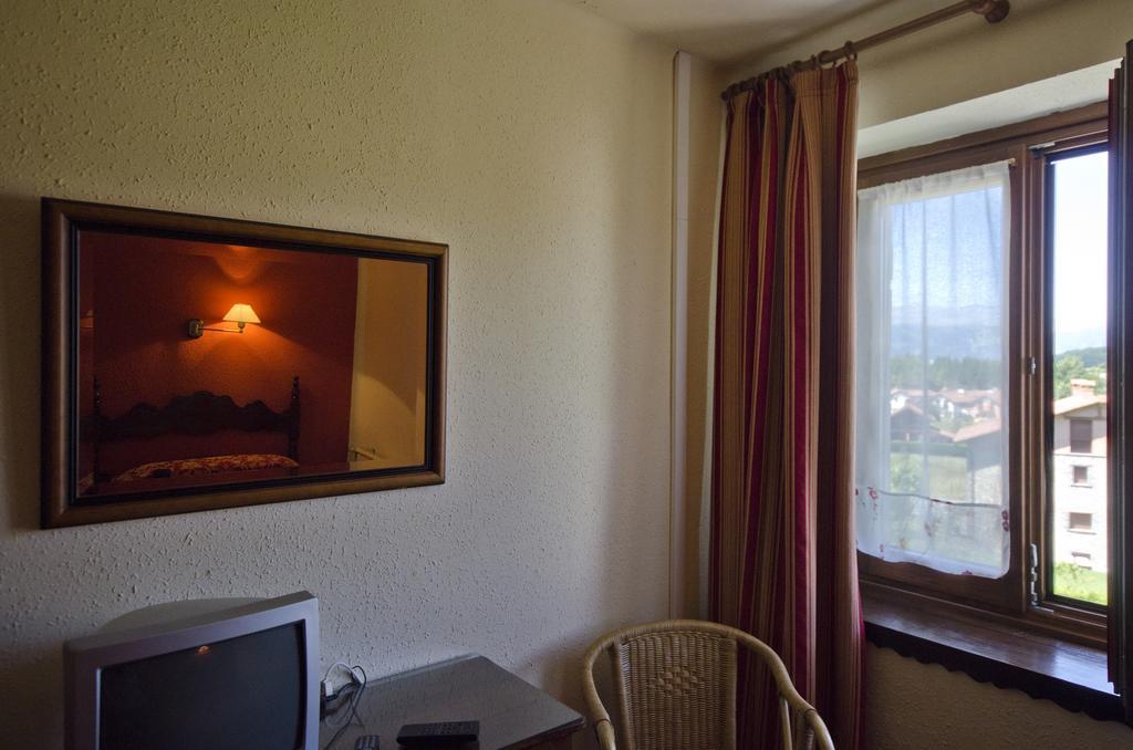 לקומברי Hostal Ayestaran I מראה חיצוני תמונה