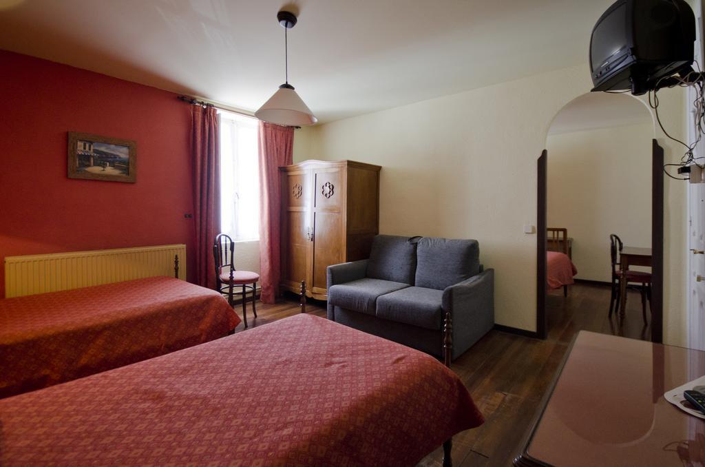 לקומברי Hostal Ayestaran I מראה חיצוני תמונה