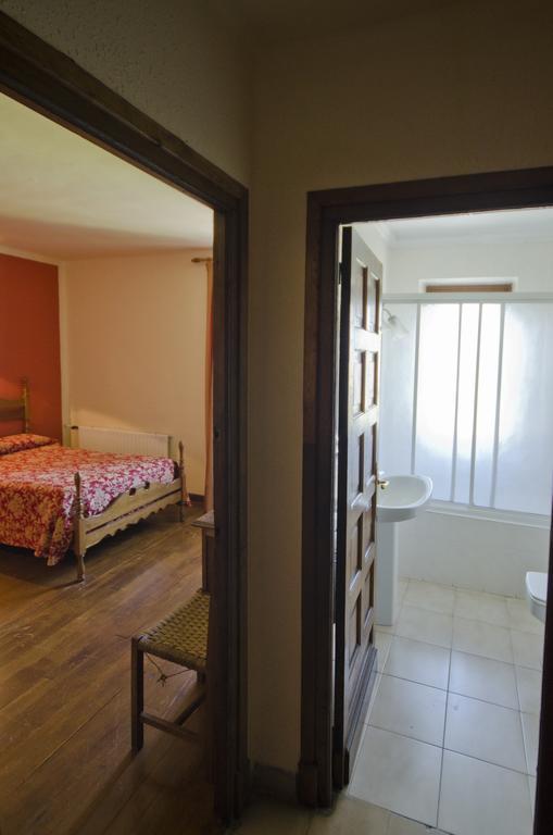 לקומברי Hostal Ayestaran I מראה חיצוני תמונה