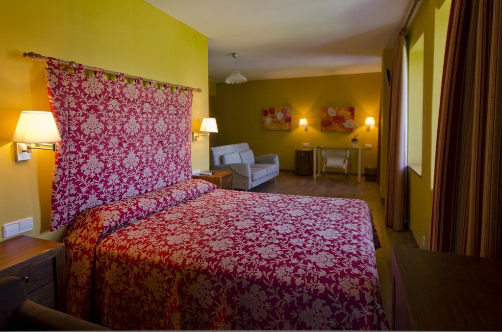 לקומברי Hostal Ayestaran I מראה חיצוני תמונה