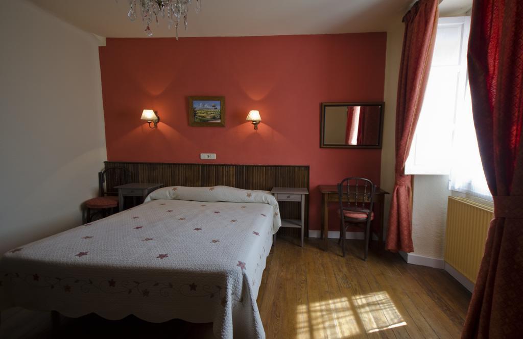 לקומברי Hostal Ayestaran I מראה חיצוני תמונה