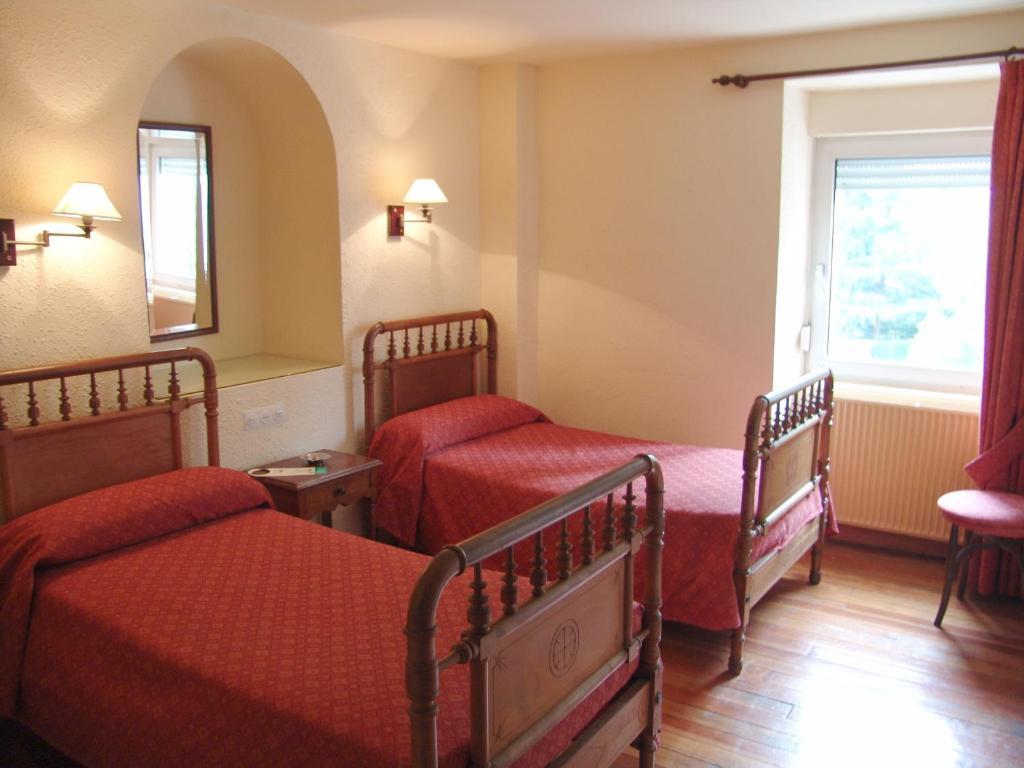 לקומברי Hostal Ayestaran I מראה חיצוני תמונה